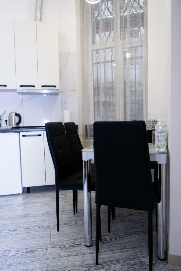 Apartment Barvy Lvova On Kostyushka St Buitenkant foto