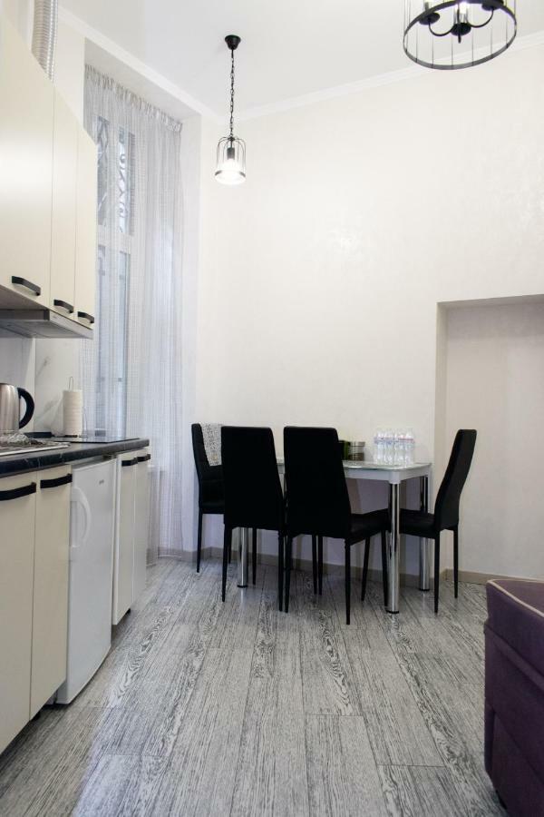 Apartment Barvy Lvova On Kostyushka St Buitenkant foto