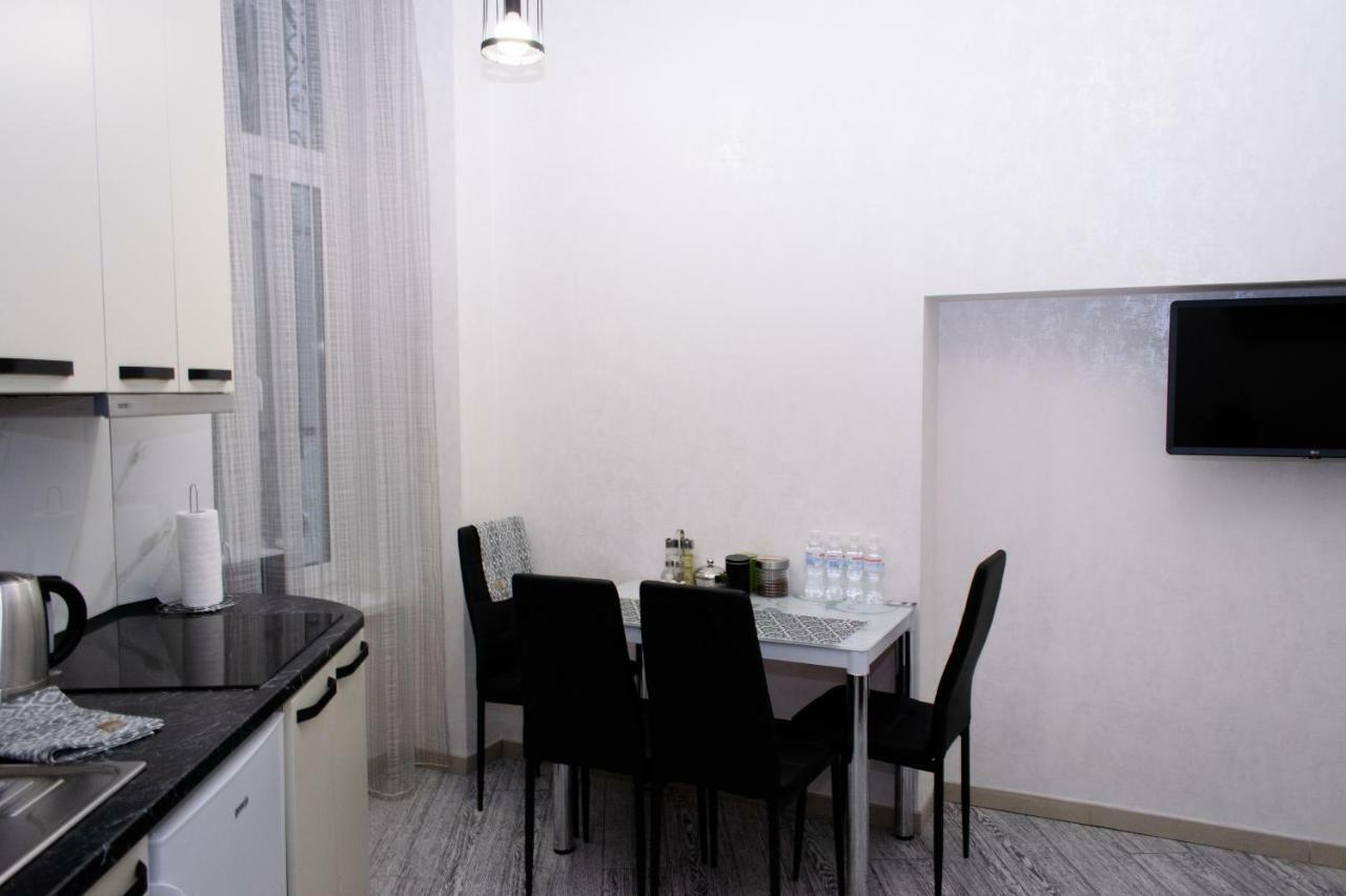 Apartment Barvy Lvova On Kostyushka St Buitenkant foto