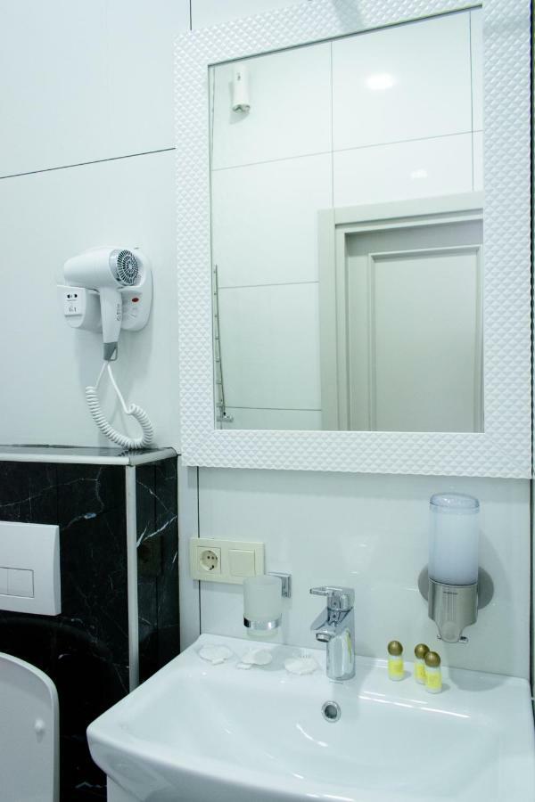 Apartment Barvy Lvova On Kostyushka St Buitenkant foto