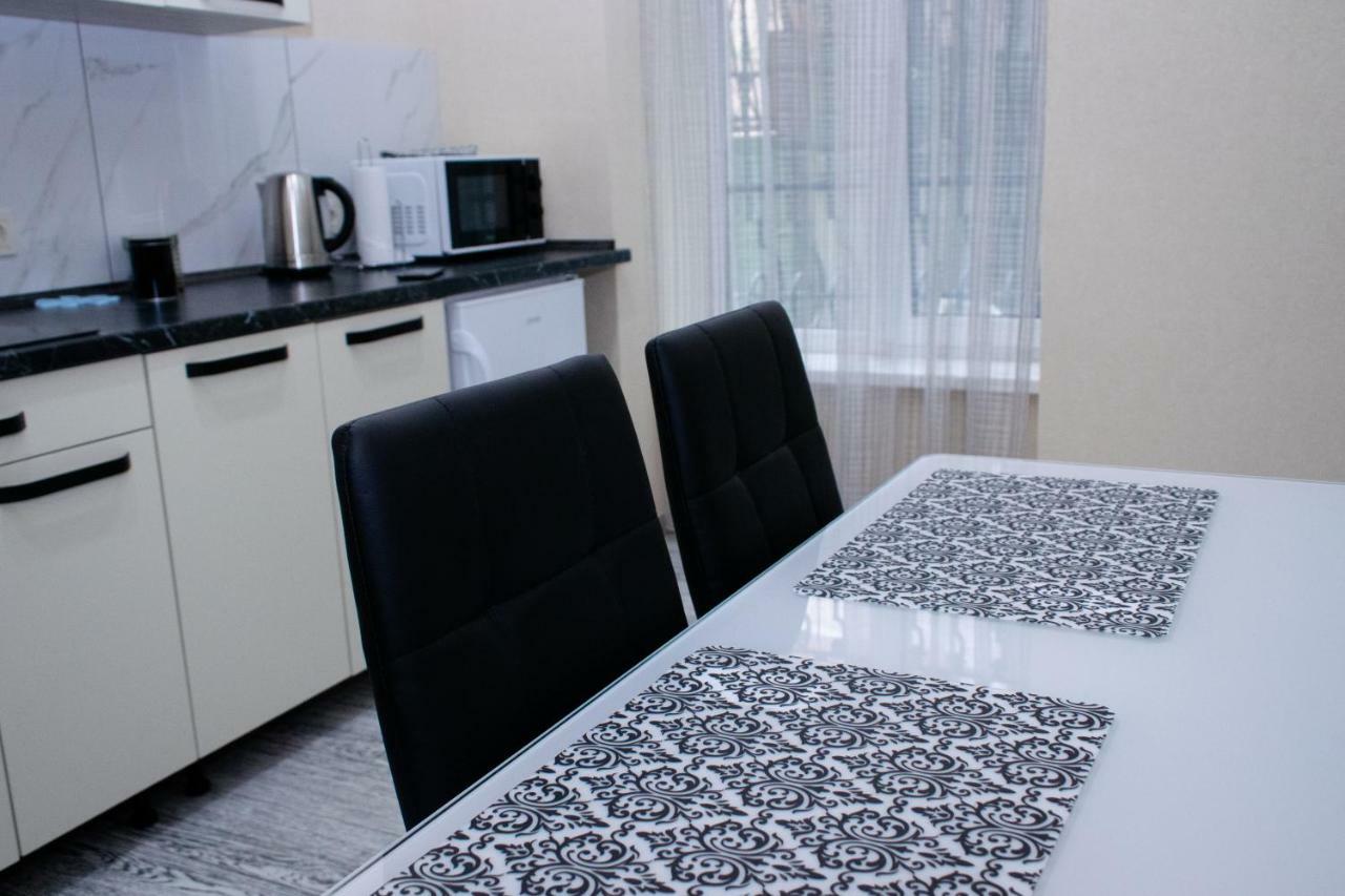 Apartment Barvy Lvova On Kostyushka St Buitenkant foto